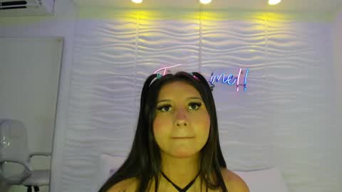 Snapshot of avymilton chatting on 12/12/24, 11:40 Avy  online show from 12/12/24, 11:40