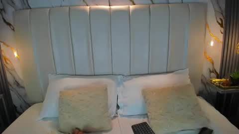 Snapshot of avymilton chatting on 10/14/25, 11:33 Avy  online show from 10/14/25, 11:33