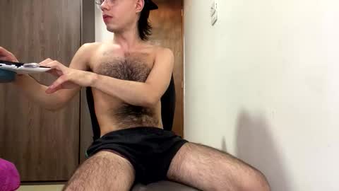 AndrewXxl independent online show from 12/13/25, 10:37