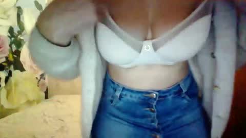 Snapshot of awesomeladyy chatting on 02/02/25, 06:20 awesomeladyy online show from 02/02/25, 06:20