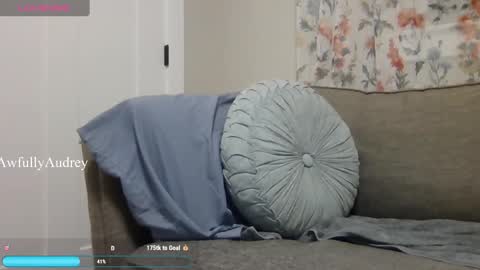 Snapshot of awfullyaudrey chatting on 02/12/25, 05:58 AudreySins online show from 02/12/25, 05:58