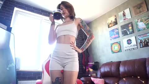 Snapshot of awondrr chatting on 03/08/25, 09:17 Alice online show from 03/08/25, 09:17