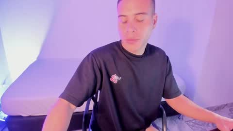 axel__fierro online show from 04/19/26, 08:00