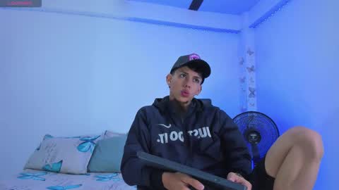 AXEL online show from 10/19/25, 11:44