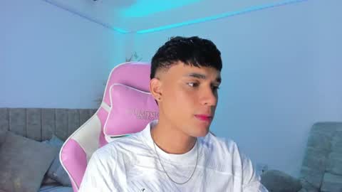 Snapshot of axel_cody_ chatting on 07/06/26, 08:33 AXEL online show from 07/06/26, 08:33