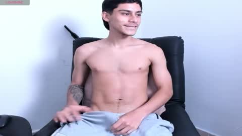 axel davis  online show from 11/24/25, 05:34