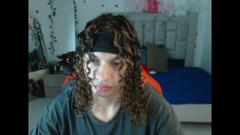Snapshot of axel_fox7 chatting on 06/19/26, 12:59 Axel online show from 06/19/26, 12:59