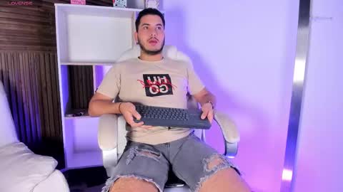 axel_grey_ online show from 11/12/25, 12:16