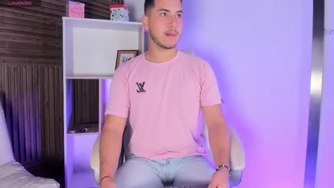 axel_grey_ online show from 11/20/25, 12:16