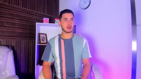 axel_grey_ online show from 11/24/25, 12:27