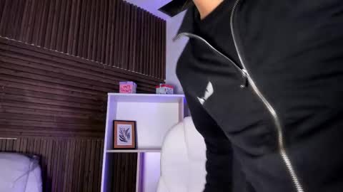 axel_grey_ online show from 12/05/25, 12:25