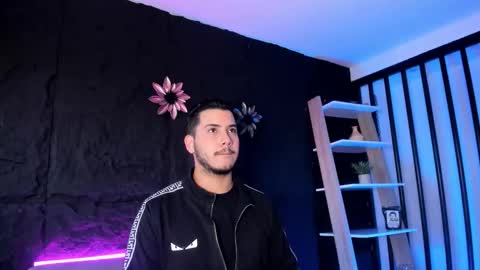 axel_grey_ online show from 12/21/25, 11:39