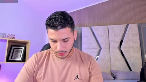 axel_grey_ online show from 04/12/26, 12:32