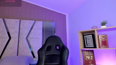 axel_grey_ online show from 04/17/26, 01:03