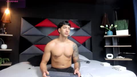 Snapshot of axel_hendrick chatting on 03/03/26, 12:33 axel_hendrick online show from 03/03/26, 12:33