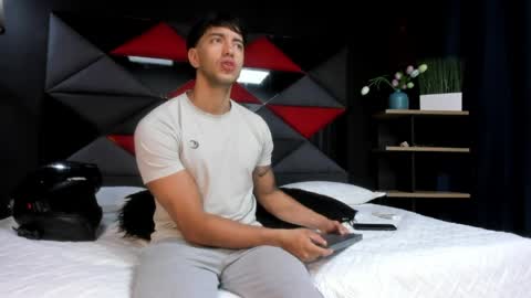 Snapshot of axel_hendrick chatting on 03/31/26, 12:27 axel_hendrick online show from 03/31/26, 12:27