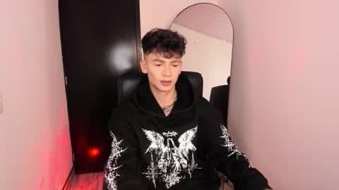 Snapshot of axel_inkshade chatting on 12/19/25, 07:15 Axel online show from 12/19/25, 07:15