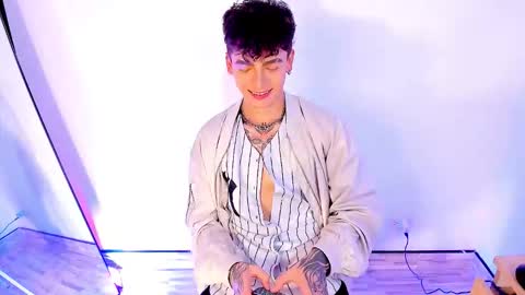 Snapshot of axel_inkshade chatting on 01/12/26, 01:33 Axel online show from 01/12/26, 01:33