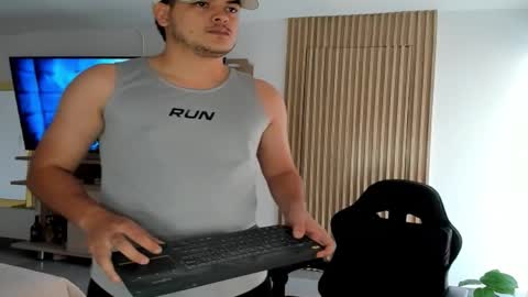 Snapshot of axel_luxe1 chatting on 03/15/26, 06:58 Axel online show from 03/15/26, 06:58