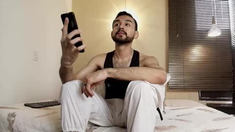 Snapshot of axel_moon_s chatting on 11/05/25, 07:58 Axel Moon online show from 11/05/25, 07:58