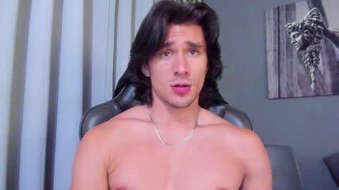 Axel online show from 12/12/24, 12:16