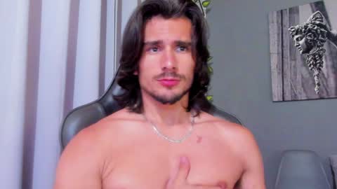 Axel online show from 02/06/25, 08:13