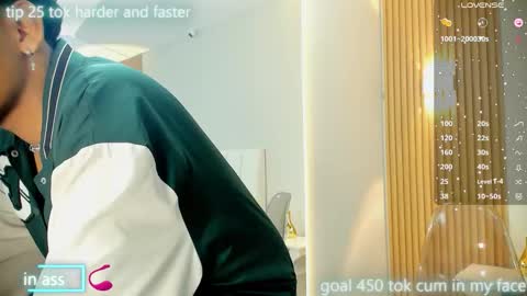 Snapshot of axel_ps chatting on 09/10/25, 04:56 Alex online show from 09/10/25, 04:56