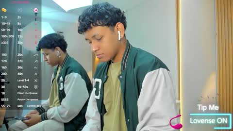 Snapshot of axel_ps chatting on 09/26/25, 03:21 Alex online show from 09/26/25, 03:21