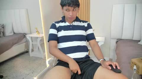 Snapshot of axel_ps chatting on 10/26/25, 04:07 Alex online show from 10/26/25, 04:07