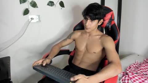 axel_rosse2 online show from 11/24/25, 10:53