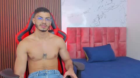 Snapshot of axel_stein2 chatting on 12/19/24, 03:51 Axel online show from 12/19/24, 03:51