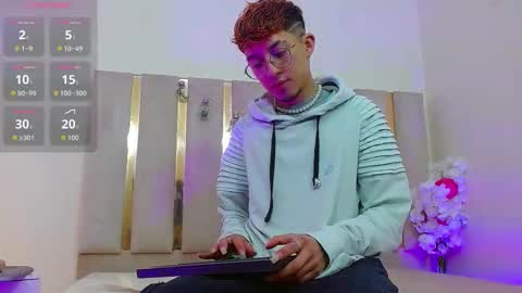 AXEL  online show from 10/24/25, 03:36