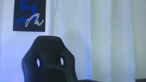 INDEPENDENT MODEL  online show from 02/17/25, 08:15