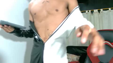 Snapshot of axel_thin chatting on 04/14/26, 02:06 axel_thin online show from 04/14/26, 02:06