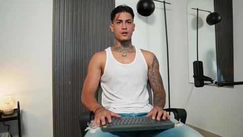Agustin online show from 10/03/25, 08:28