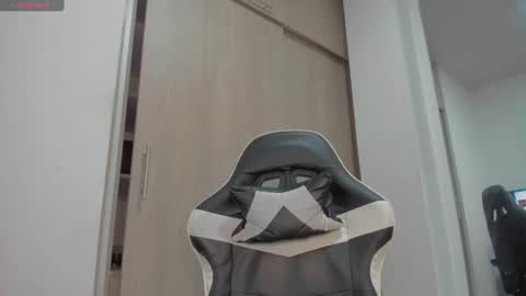 axelblaze_1 online show from 06/18/26, 01:37