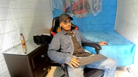 Axell Cross2 online show from 10/26/25, 02:45