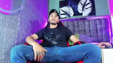 Snapshot of axell_cross2 chatting on 06/17/26, 01:08 Axell Cross2 online show from 06/17/26, 01:08