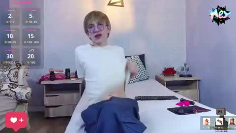 Snapshot of axell_stone chatting on 07/08/26, 08:46 axell_stone online show from 07/08/26, 08:46