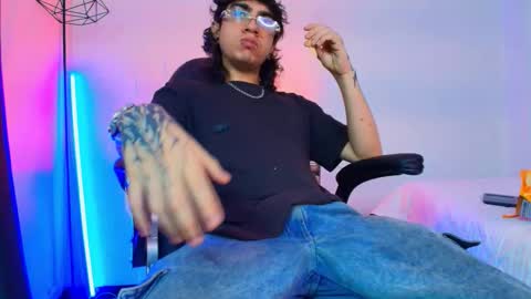 Snapshot of axellkush chatting on 03/25/26, 03:56 AxellKush online show from 03/25/26, 03:56