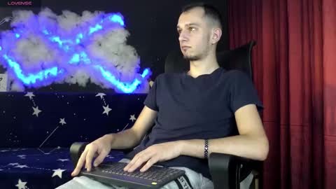 Snapshot of axelmaxximo chatting on 11/29/25, 03:53 Axxel online show from 11/29/25, 03:53