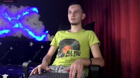 Snapshot of axelmaxximo chatting on 12/04/25, 04:00 Axxel online show from 12/04/25, 04:00