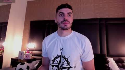 Snapshot of axelthompsom chatting on 11/06/25, 11:33 Axel Thompsom online show from 11/06/25, 11:33