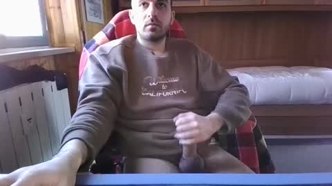 Axel online show from 12/31/24, 12:15