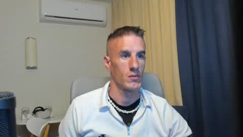 Snapshot of axl_fx chatting on 06/14/26, 01:25 Axl online show from 06/14/26, 01:25