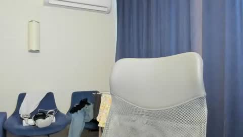 Snapshot of axl_fx chatting on 06/18/26, 01:50 Axl online show from 06/18/26, 01:50