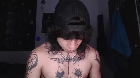 Snapshot of axl_kush_ chatting on 12/16/25, 10:48 Axel Kush online show from 12/16/25, 10:48