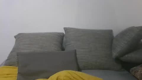 Snapshot of axuepetitt chatting on 12/22/25, 08:50 axue online show from 12/22/25, 08:50