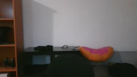 axue online show from 06/08/26, 08:42