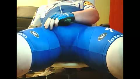 Snapshot of axversahot chatting on 02/18/26, 05:42 axversahot online show from 02/18/26, 05:42